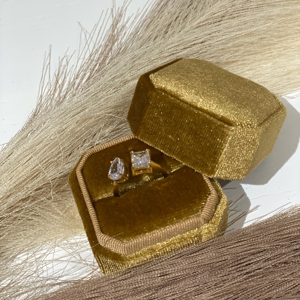 Elegant Gold Ring with Clear Stones
